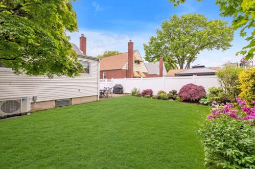 110 Central Blvd, New Hyde Park NY  11040-4228 exterior