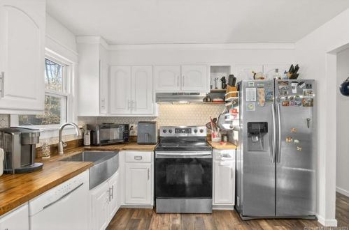 1554 Route 12, Gales Ferry CT  06335-1838 exterior