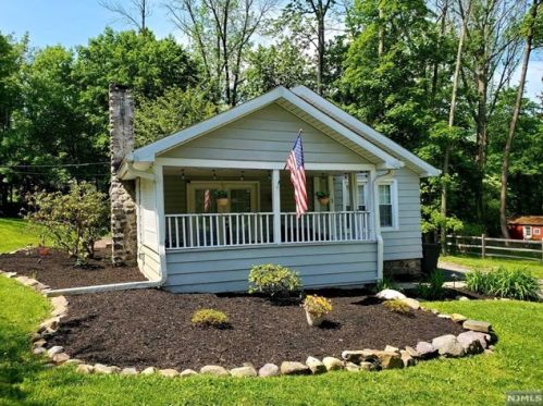 3 Willow Ln, West Milford Lakes NJ  07480-1334 exterior