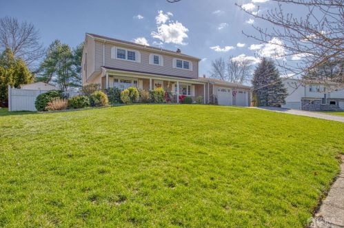 13 Appletree Ln, East Brunswick, NJ 08816-2802