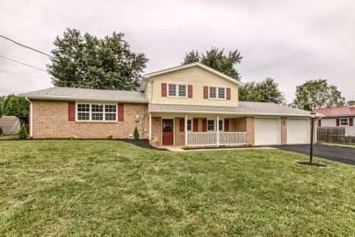 310 Woodlawn Ln, Carlisle, PA 17015-4355
