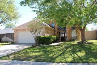 1210 Falling Water Dr, Lewisville TX  75067-7437 exterior