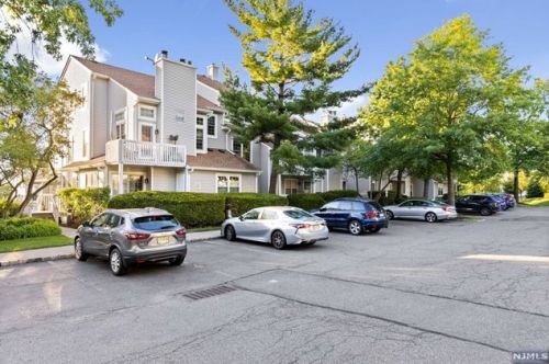 14 Cliff Dr, Englewood NJ  07631-5058 exterior