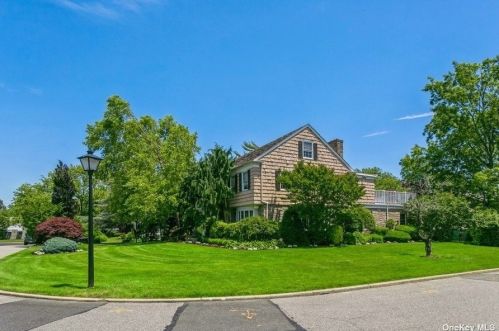 4 Dogwood Ln, Meadowmere Park, NY 11559-1821
