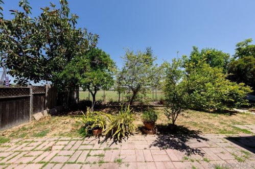 11325 Camarosa Cir, San Diego CA 92126-1621 exterior