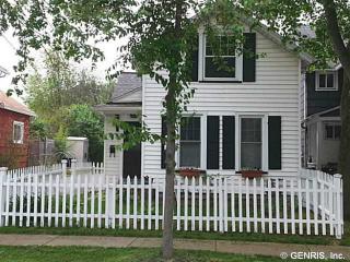 107 Henrietta St, Rochester, NY 14620-1531