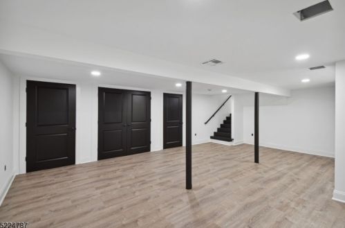 65 Old Stirling Rd, Warren NJ 07059-5810 exterior