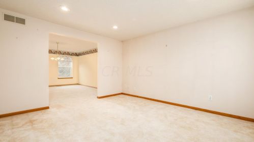 550 Spring Valley Dr, Zanesville OH  43701-0805 exterior