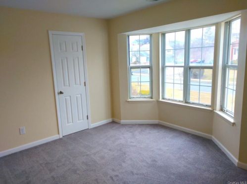 140 Villagegreen Ct, Warwick NY  10990-4238 exterior