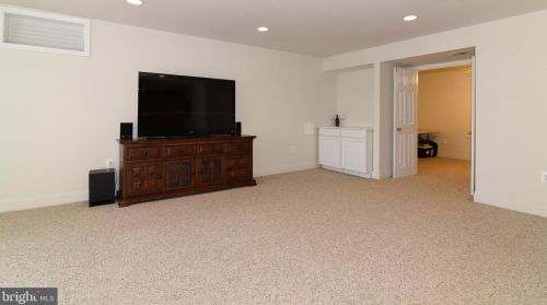 213 Alpine Dr, Leesburg VA 20175-6132 exterior