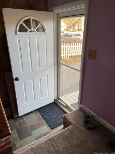 6 Traders Ct, Norwich CT  06360-7018 exterior