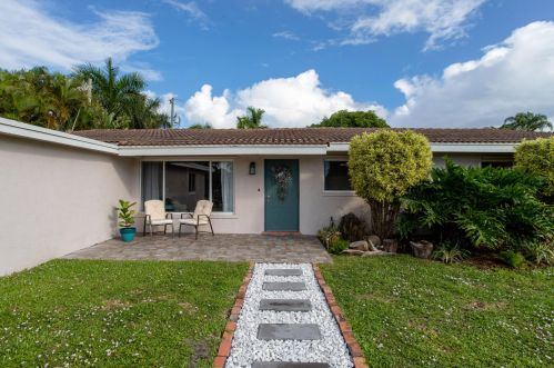 425 33rd St, Boca Raton, FL 33431-6023