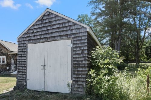 641 1st Nh Tpke, Northwood NH  03261-3302 exterior