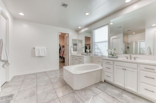 2922 Amber Sun Dr, Phoenix AZ 85085 exterior