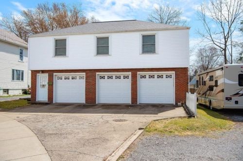 606 Stewart Ave, Grove City, PA 16127-1336