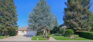1327 Saint James Cir, Fresno, CA 93720-1417