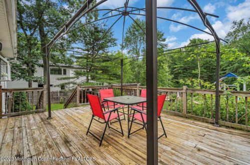 1001 Woodlane Rd, Jackson Twp NJ  08527-1555 exterior