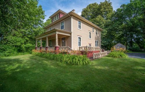2030 Maple Dale Rd, West Bend, WI 53090-8967