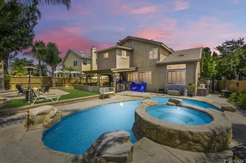18223 Shannon Ridge Pl, Santa Clarita, CA 91387-8135