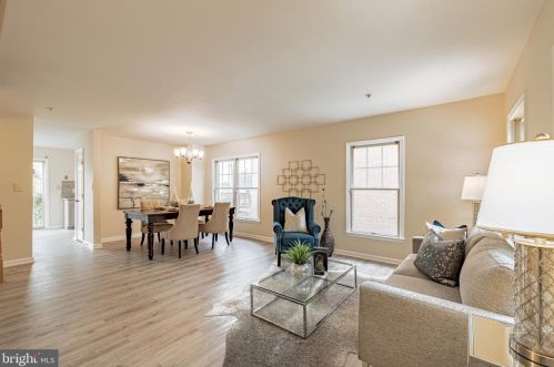 853 Hr Dr, Washington, DC 20032-6014