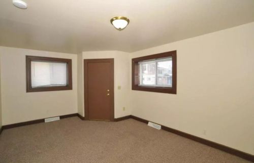 1600 35, Milwaukee WI 53215-1827 exterior