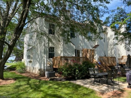 208 Salem Ct, Flemington NJ  08822-2034 exterior