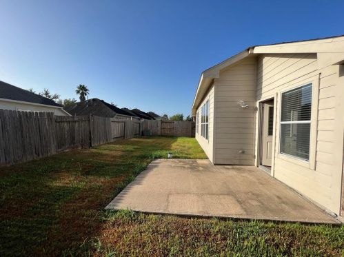 2605 Hewn Rock Way, Pearland TX  77584-3285 exterior