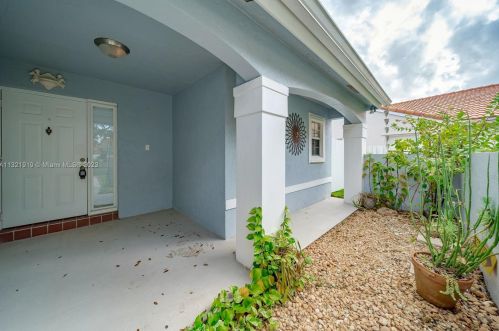 1901 129th Ter, Hollywood FL  33027-3427 exterior