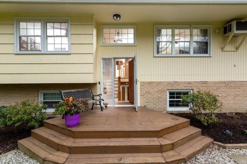 3 Birchcrest Dr, Danbury, CT 06811-4205