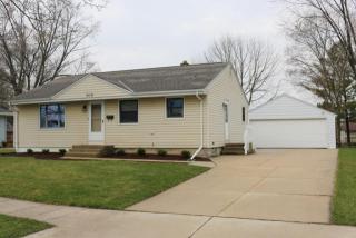 909 2nd Ave, Grafton WI  53024-1305 exterior