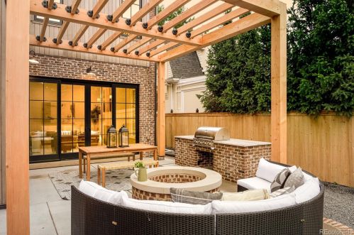 875 York St, Denver CO 80206-1408 exterior