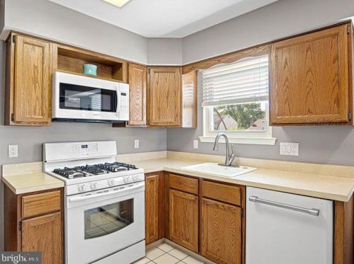 6 Hampshire Ct, Erial NJ exterior