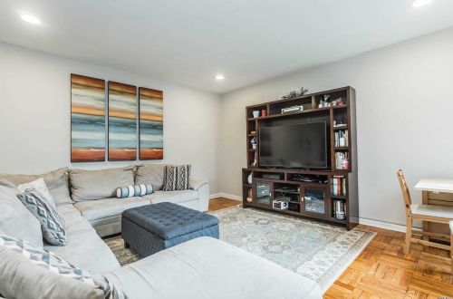 46 Grace Ave, Great Neck, NY 11021-2618