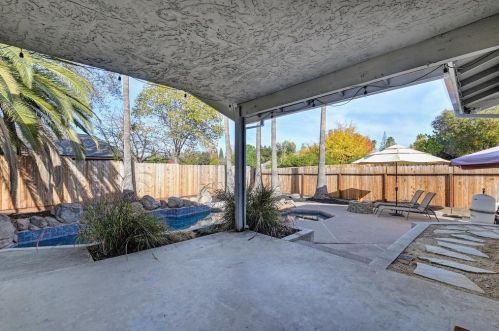 8437 Juglans Dr, Citrus Heights CA  95662-3048 exterior