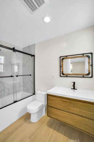 11512 La Maida St, North Hollywood CA  91601-4323 exterior