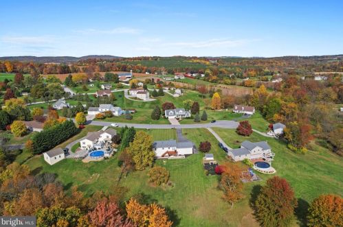 6116 Gardner Rd, Spring Grove PA  17362-9158 exterior