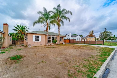 12015 Muriel Dr, Lynwood CA  90262-5255 exterior