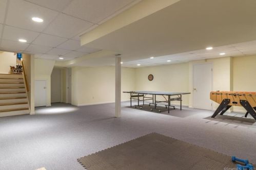 18 Betmarlea Rd, Norwalk CT  06850-2702 exterior