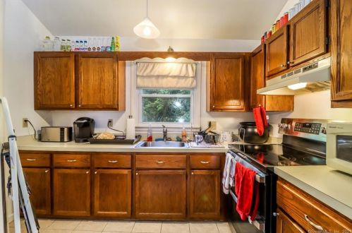 3 Blackwood Rd, Brookfield Center CT  06804-2303 exterior