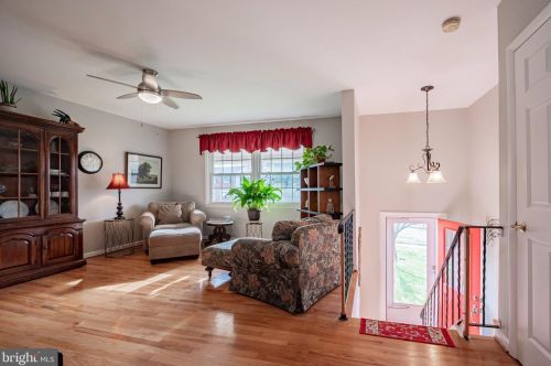 1807 Saw Mill Dr, Wilmington, DE 19810-1415