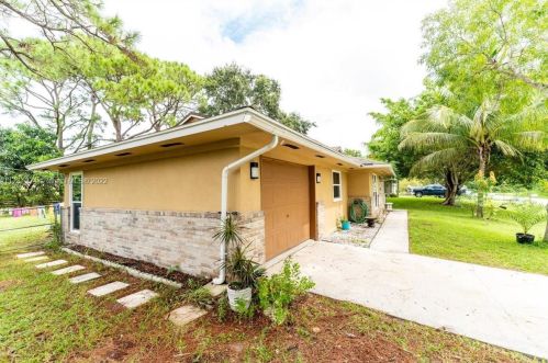 441 Lincoln Ave, Fort Pierce, FL 34983-1029