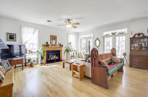 7 Menayas Ct, Washingtonville NY  10992-2032 exterior