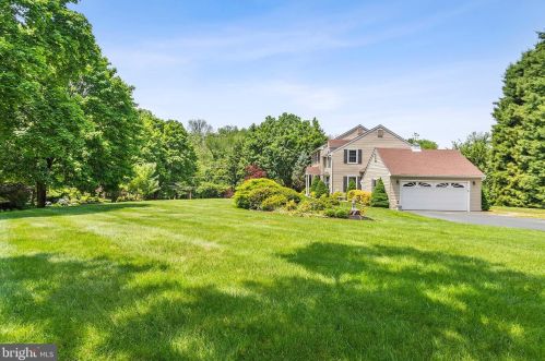 5 Sleighride Rd, Glen Mills, PA 19342-1440