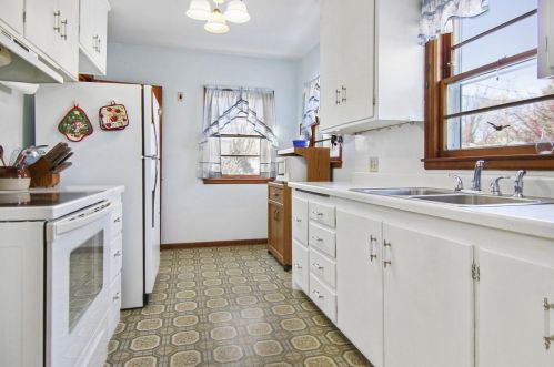 1302 1st St, Stillwater, MN 55082-6207