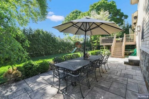 355 Corona Pl, Ridgewood NJ  07450-2801 exterior