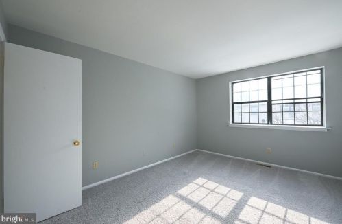 27 Providence Frg Rd, Limerick PA 19468-2905 exterior