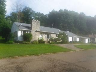 131 Pine Grove Dr, Nelsonville, OH 45764-9743