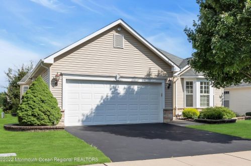 89 Enclave Blvd, Lakewood, NJ 08701-5788
