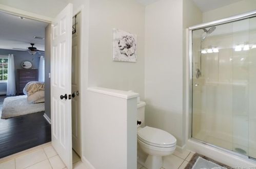 20 Narragansett Trl, Sandy Hook CT 06482-1147 exterior