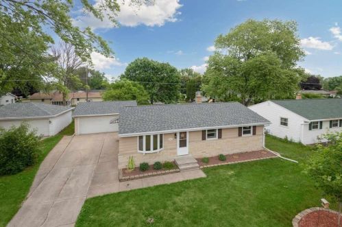 601 Karl St, Green Bay, WI 54301-2218